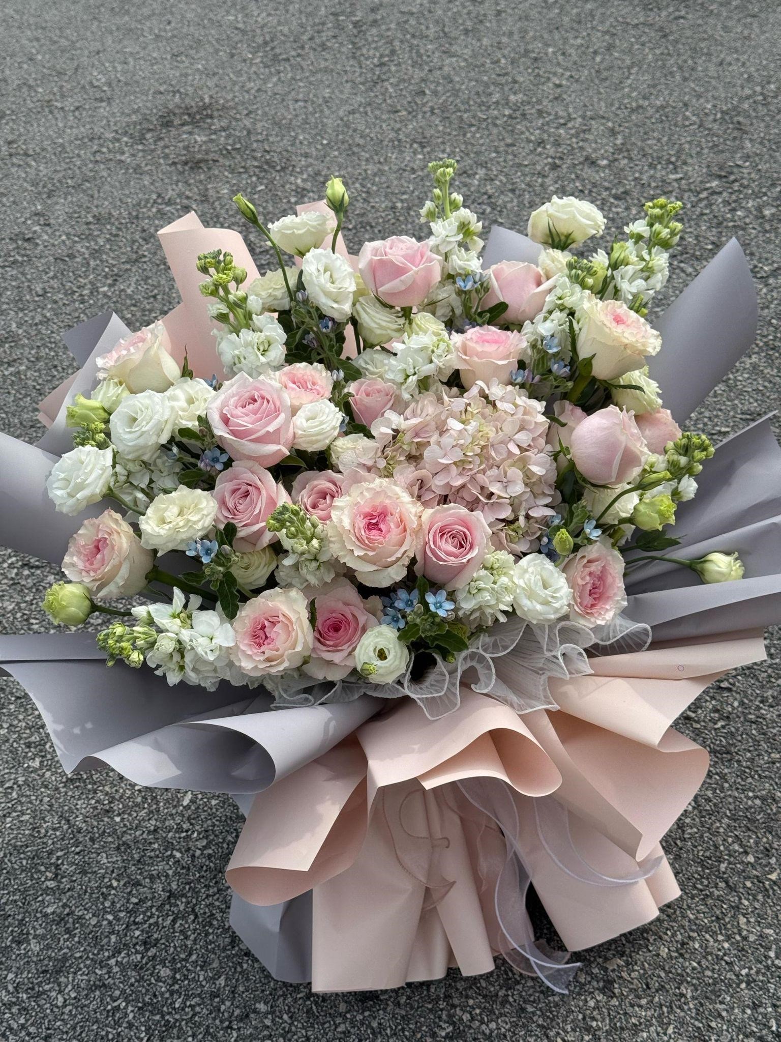 浅梦花语 · 优雅粉白花束