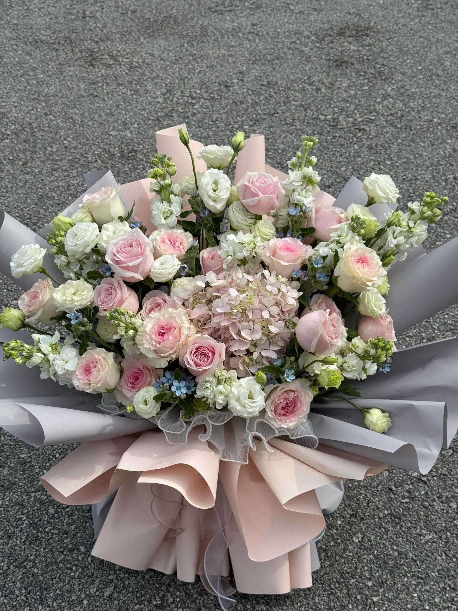 浅梦花语 · 优雅粉白花束